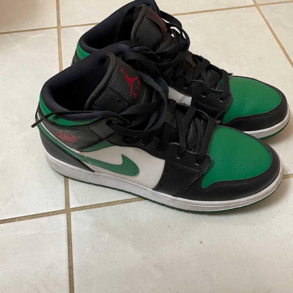 Nike Jordan 1s men size 7 in fair condition